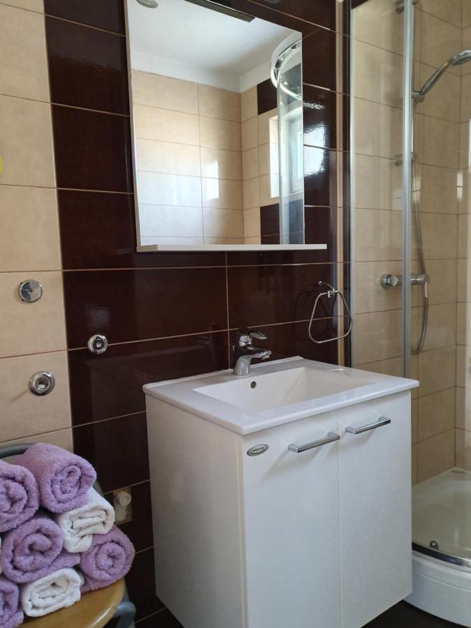 Lavender Apartments Drage Bagian luar foto