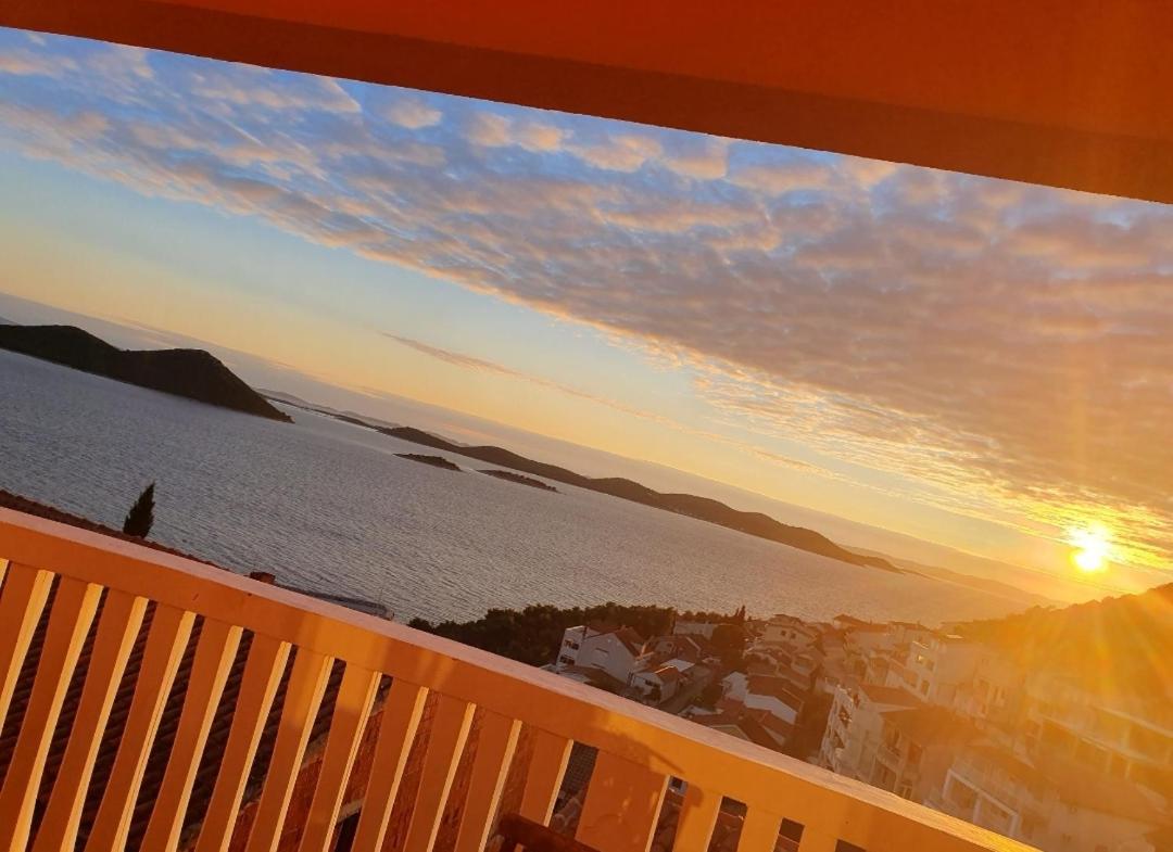 Lavender Apartments Drage Bagian luar foto