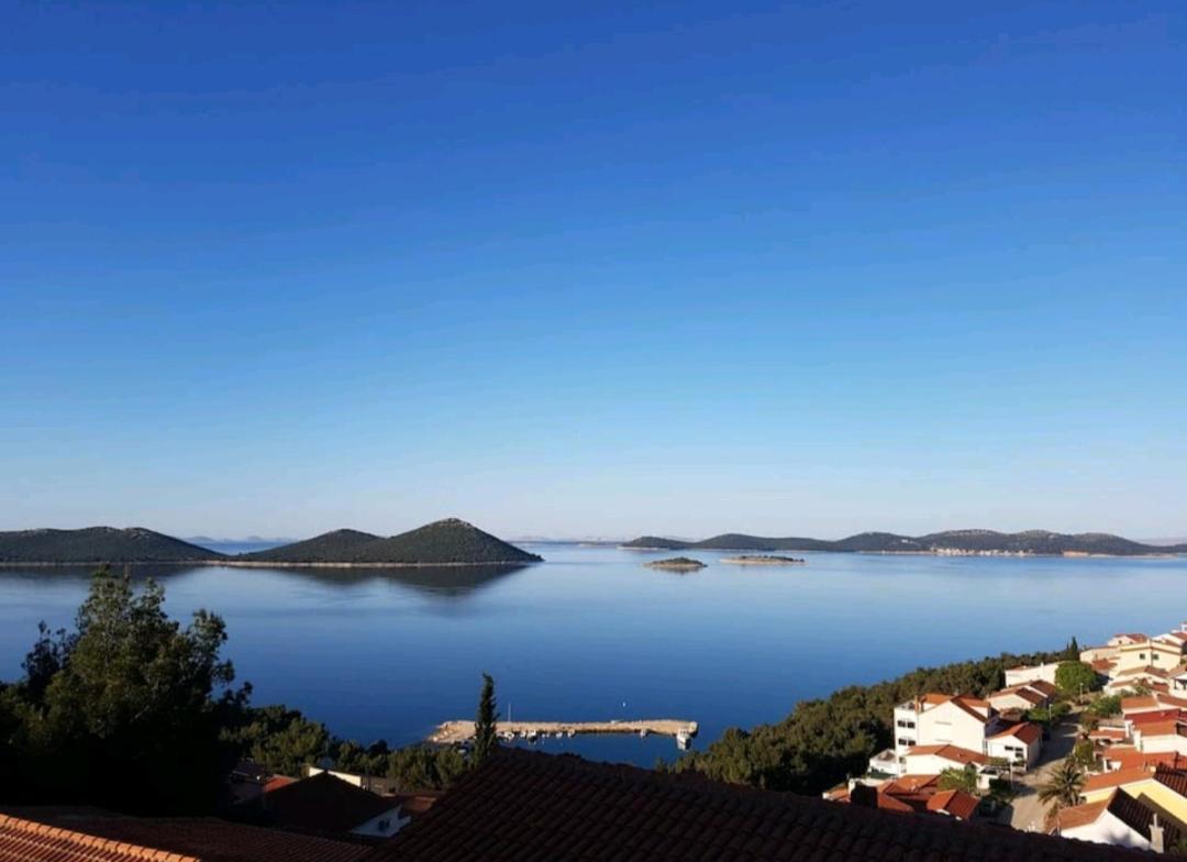 Lavender Apartments Drage Bagian luar foto