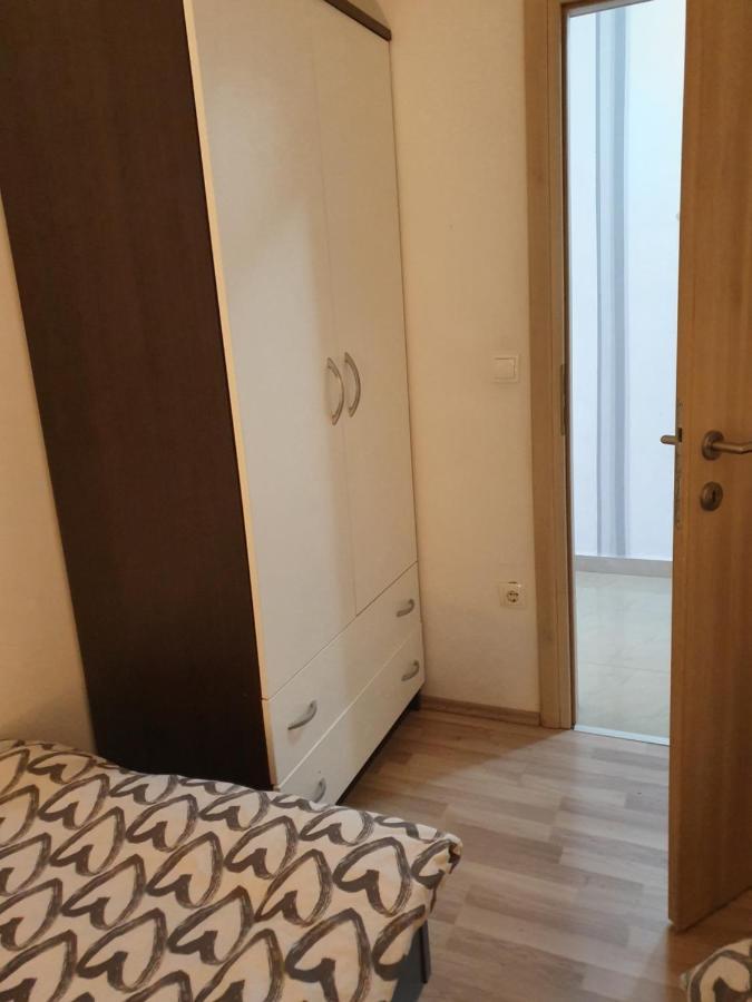 Lavender Apartments Drage Bagian luar foto