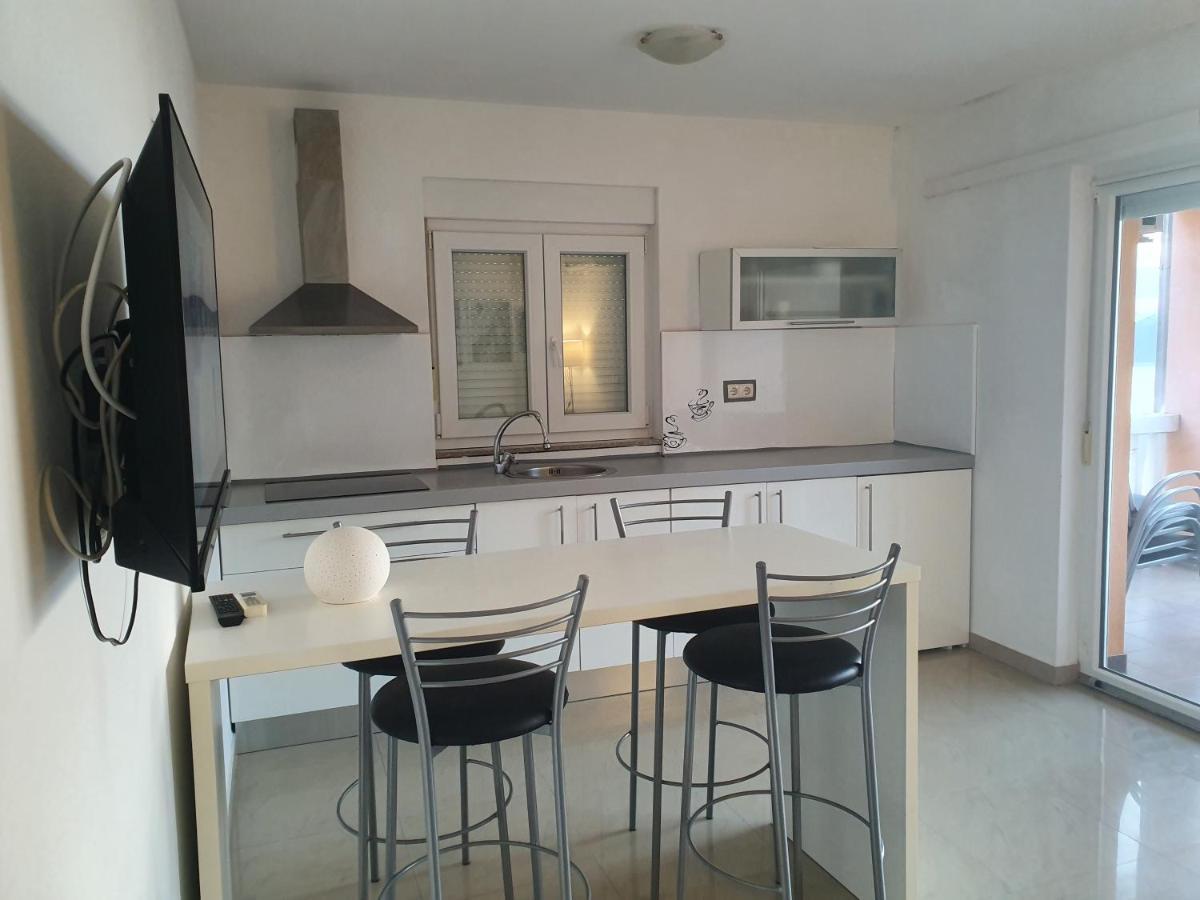Lavender Apartments Drage Bagian luar foto