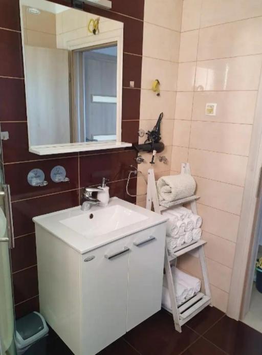 Lavender Apartments Drage Bagian luar foto