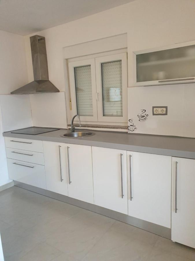 Lavender Apartments Drage Bagian luar foto