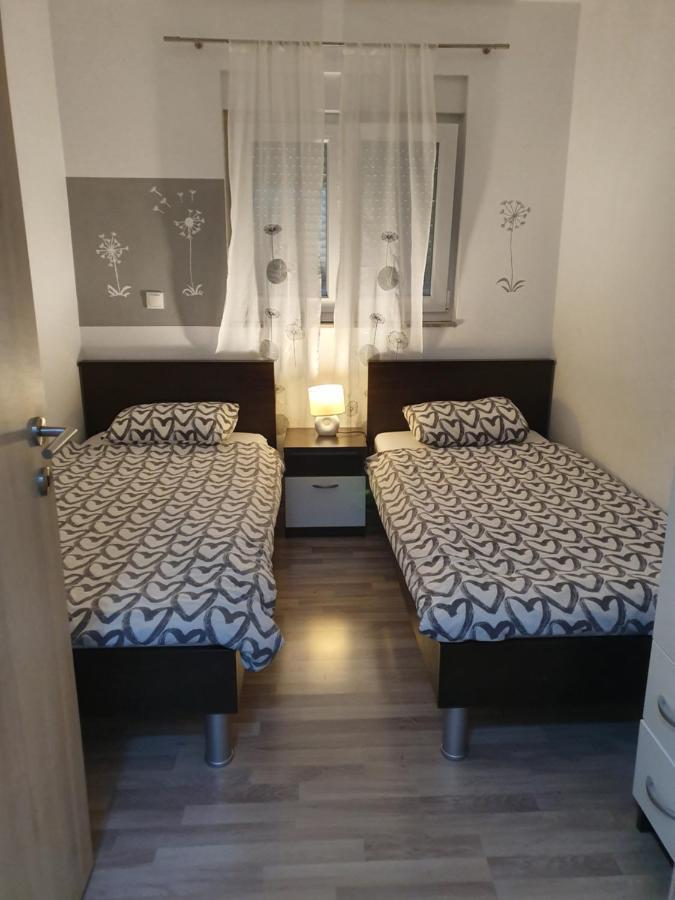 Lavender Apartments Drage Bagian luar foto