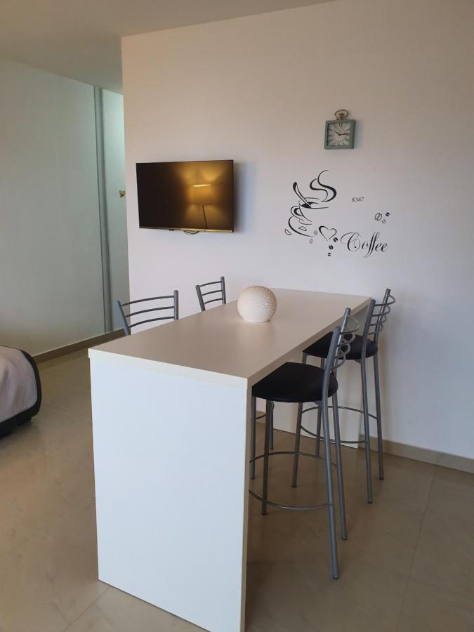 Lavender Apartments Drage Bagian luar foto