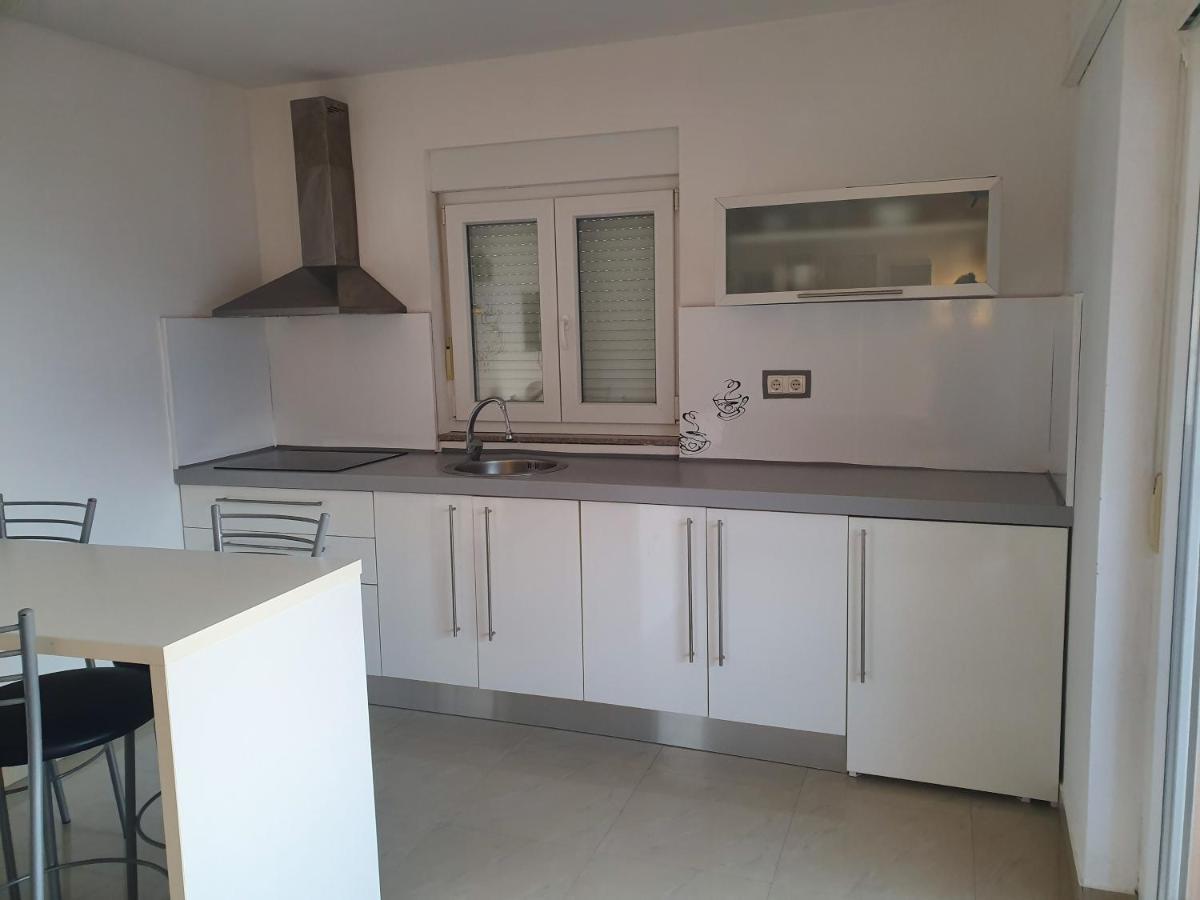 Lavender Apartments Drage Bagian luar foto