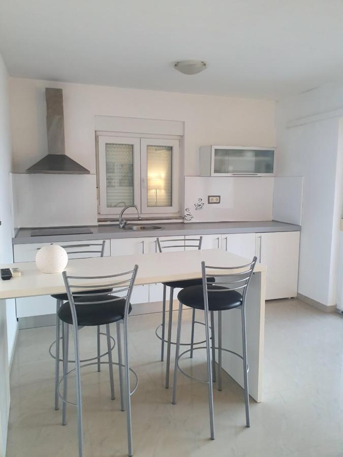 Lavender Apartments Drage Bagian luar foto