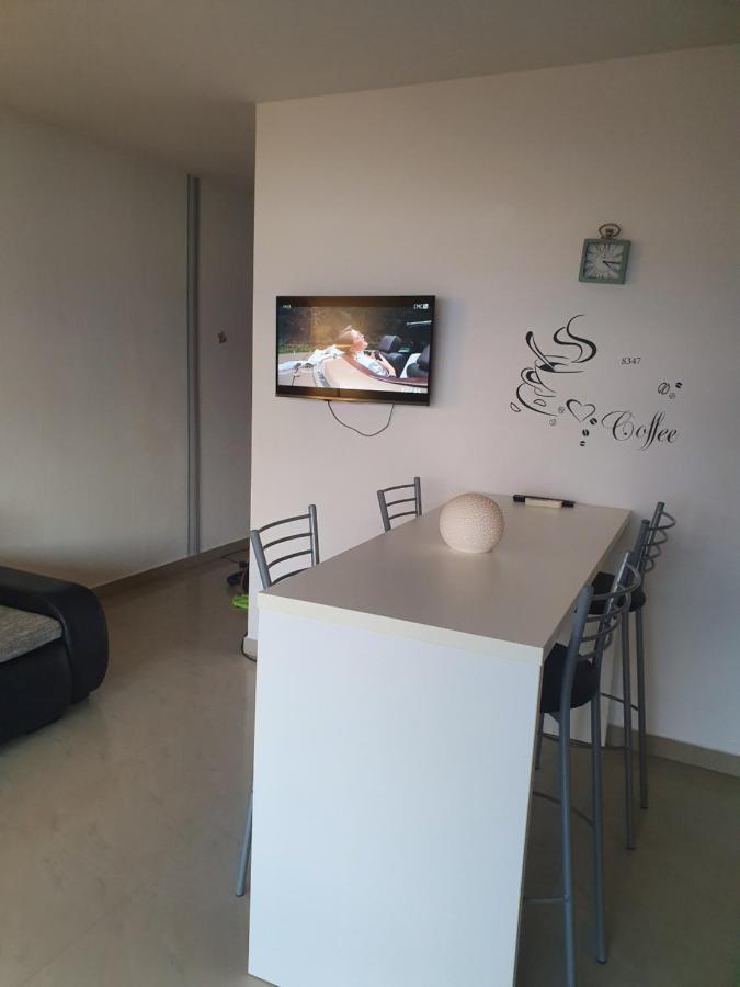 Lavender Apartments Drage Bagian luar foto