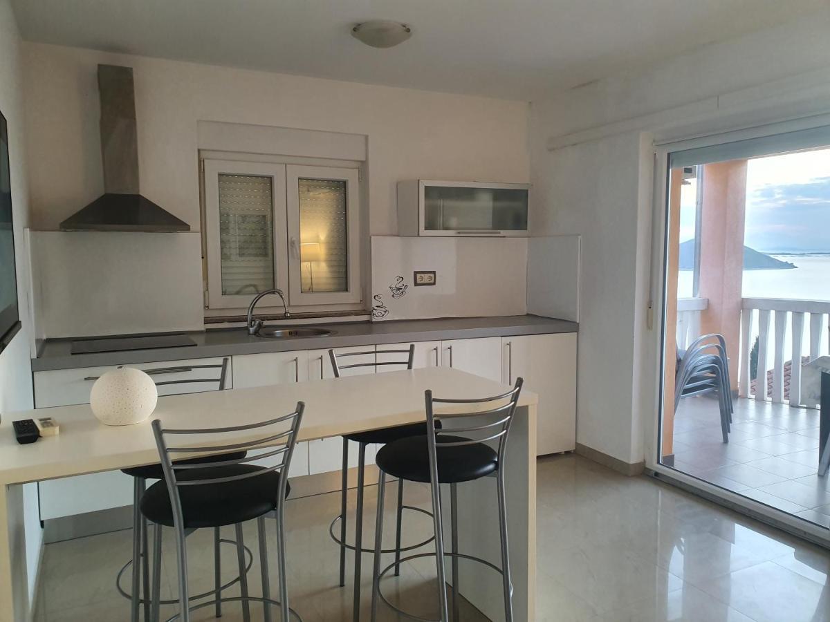 Lavender Apartments Drage Bagian luar foto