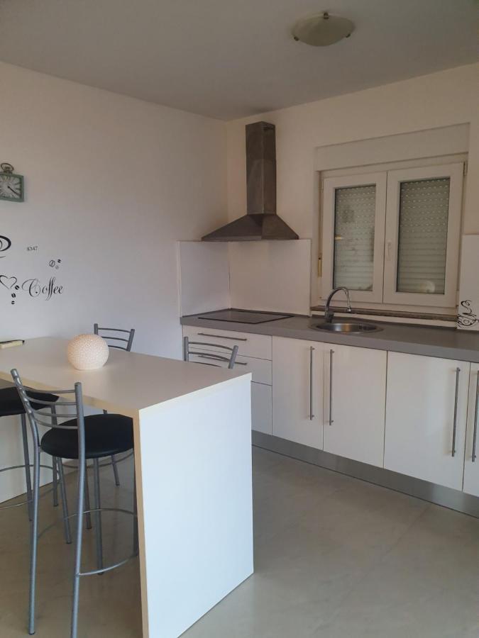 Lavender Apartments Drage Bagian luar foto