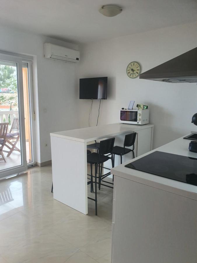 Lavender Apartments Drage Bagian luar foto