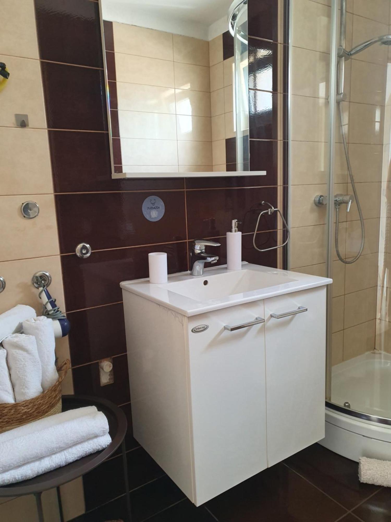 Lavender Apartments Drage Ruang foto