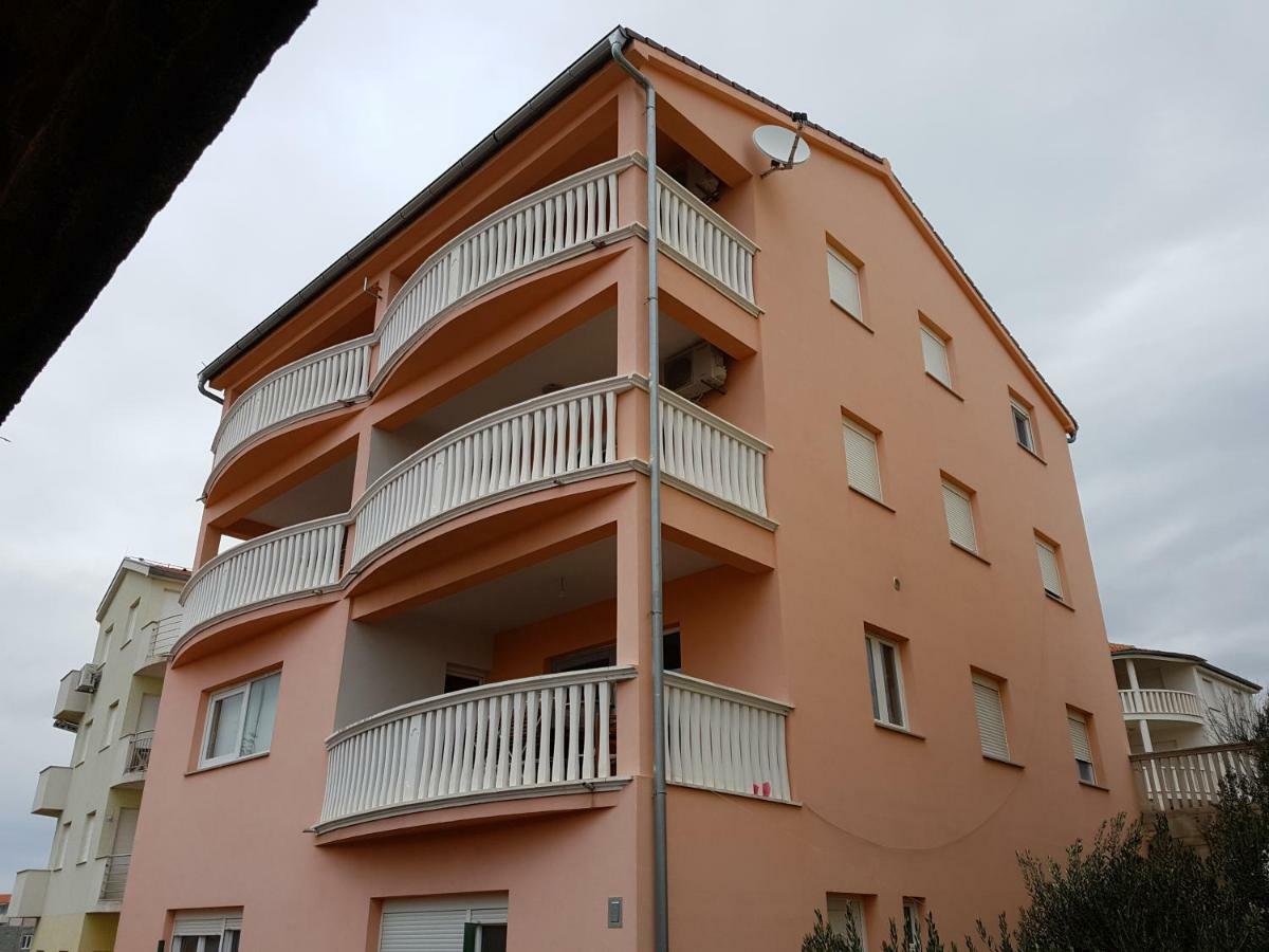 Lavender Apartments Drage Bagian luar foto