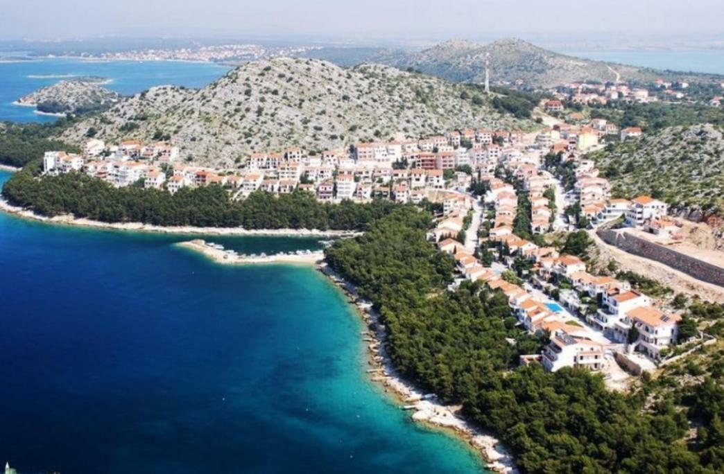 Lavender Apartments Drage Bagian luar foto